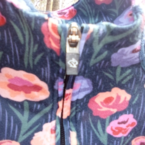 Rabbit Running 1/4 zip front long sleeve shirt in Poppy Women's Large - Picture 3 of 6